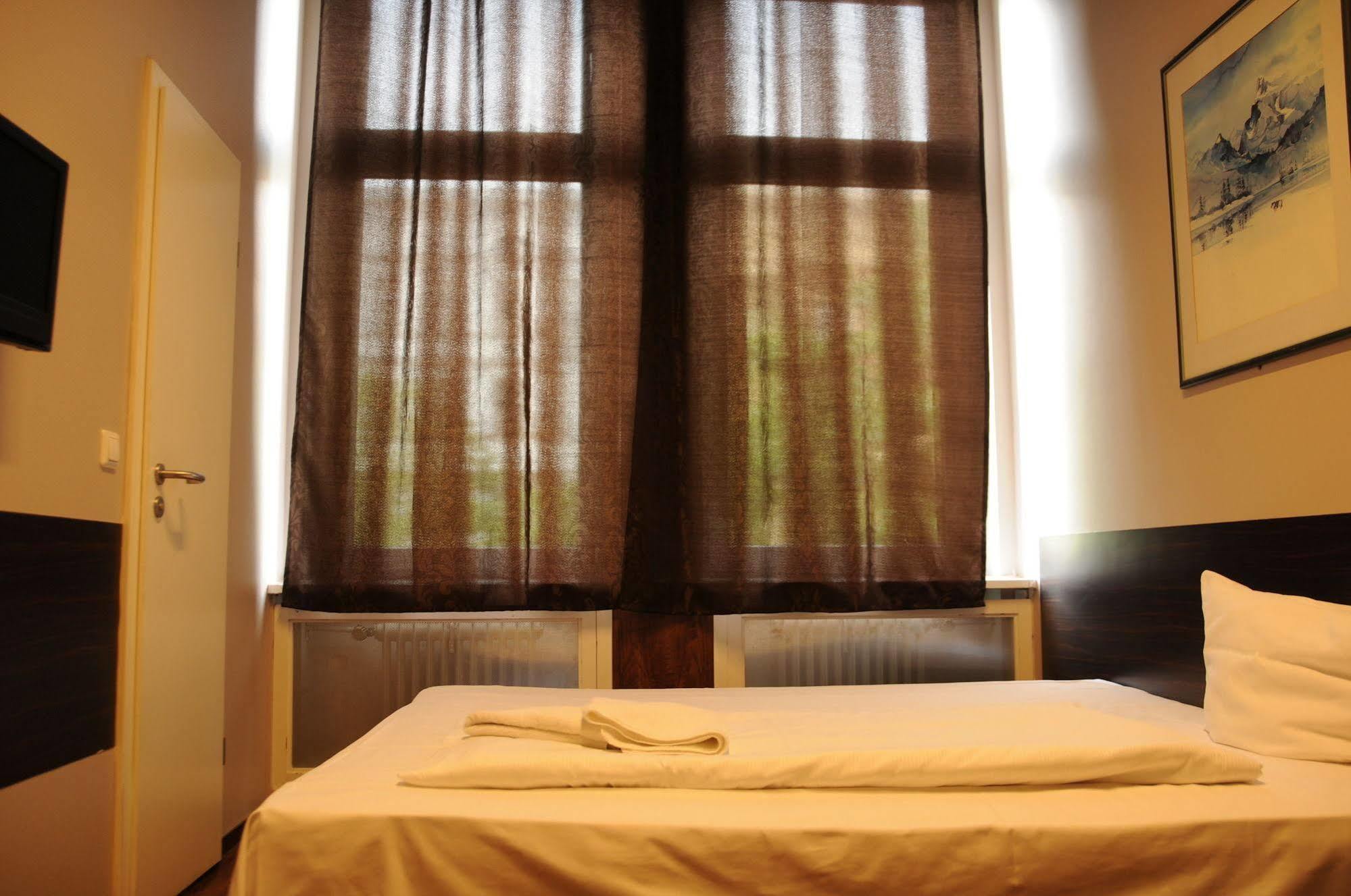 Potsdamer Inn Berlin Bagian luar foto